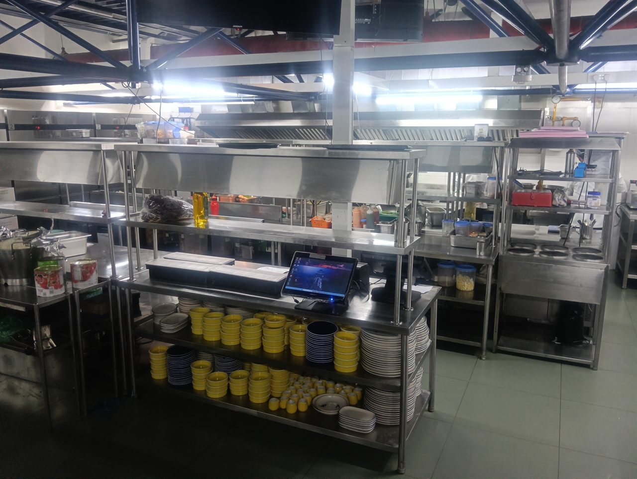 Restaurant kitchen stainless steel work table by Bangalore Kitchen Equipments