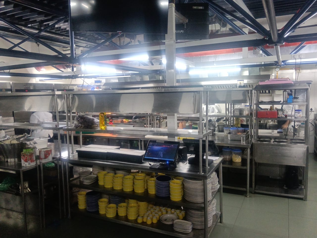 SS 304 commercial kitchen preparation table by Bangalore Kitchen Equipments