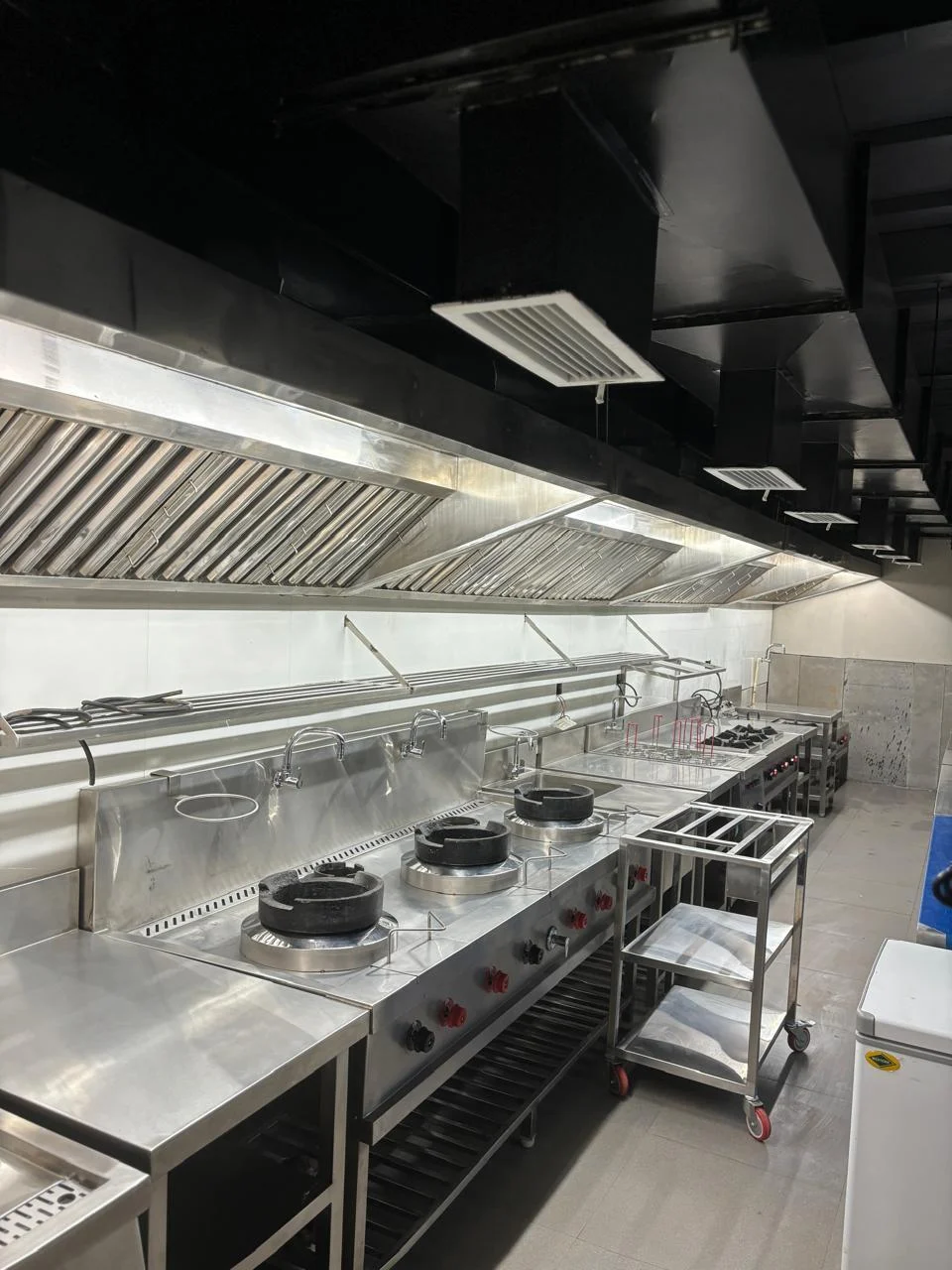 Commercial kitchen equipment installation with SS304 exhaust hood in Bangalore